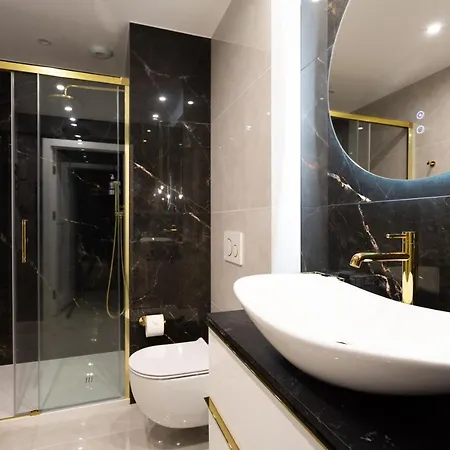 Apartamento Golden Apartment, So Close To Rynek! Free Parking Included.