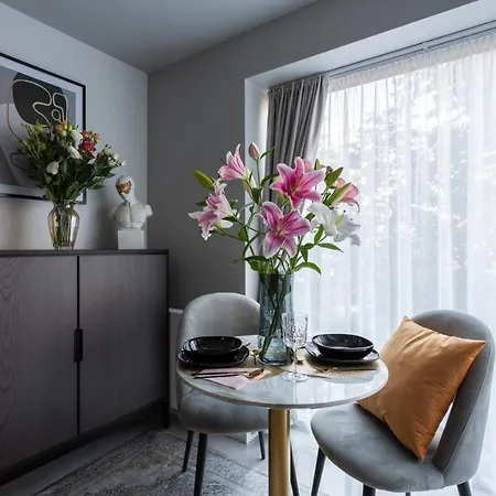 Golden Apartment, So Close To Rynek! Free Parking Included. *