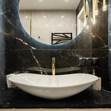 Golden Apartment, So Close To Rynek! Free Parking Included. * Wrocław