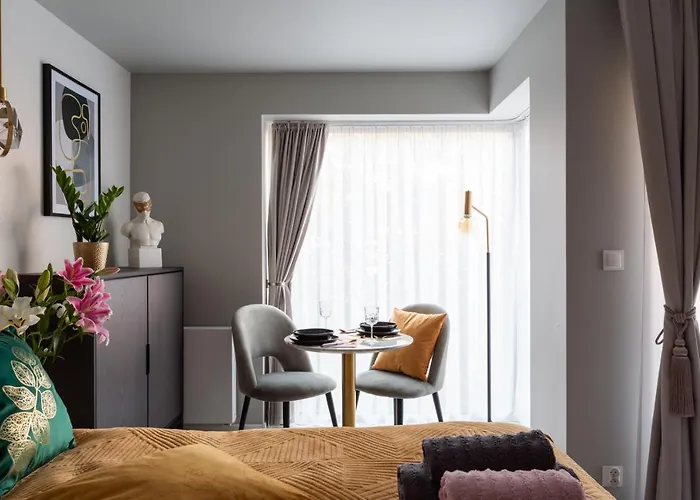 Golden Apartment, So Close To Rynek! Free Parking Included. *