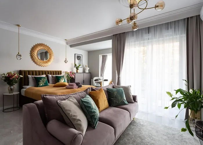Golden Apartment, So Close To Rynek! Free Parking Included. * Вроцлав