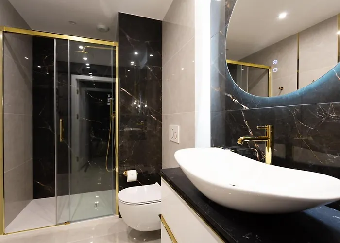 Апартаменты Golden Apartment, So Close To Rynek! Free Parking Included.