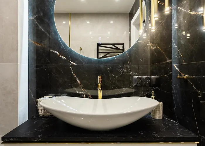 Golden Apartment, So Close To Rynek! Free Parking Included. * Вроцлав