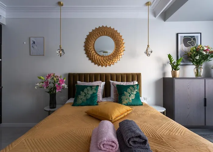 Golden Apartment, So Close To Rynek! Free Parking Included. *