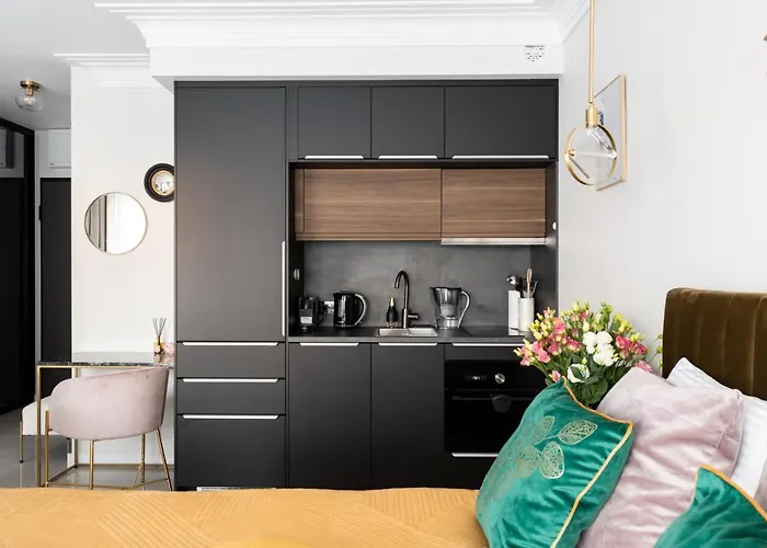 Апартаменты Golden Apartment, So Close To Rynek! Free Parking Included. Вроцлав