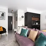 Lägenhet Golden Apartment, So Close To Rynek! Free Parking Included. *