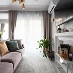 Lägenhet Golden Apartment, So Close To Rynek! Free Parking Included.
