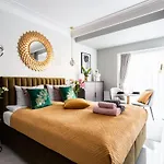 Golden Apartment, So Close To Rynek! Free Parking Included. Lägenhet *