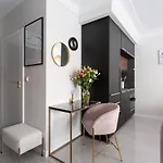 Golden Apartment, So Close To Rynek! Free Parking Included. Lägenhet *
