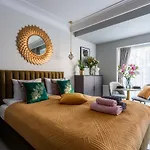 Golden Apartment, So Close To Rynek! Free Parking Included. Lägenhet Wrocław
