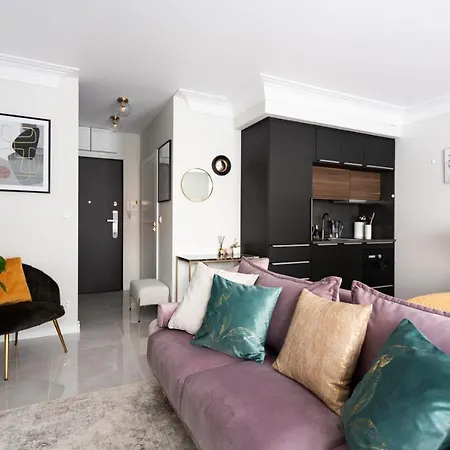 Apartmán Golden Apartment, So Close To Rynek! Free Parking Included. *