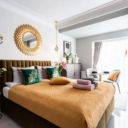 Golden Apartment, So Close To Rynek! Free Parking Included. Apartmán *